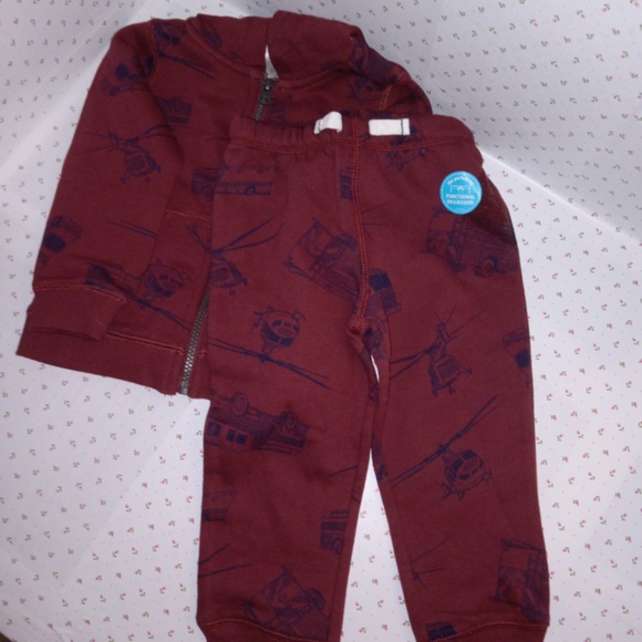 CARTER"s:  Baby Boy's FIRETRUCK Zip-Up Fleece Hoodie and Joggers - Picture 3 of 7